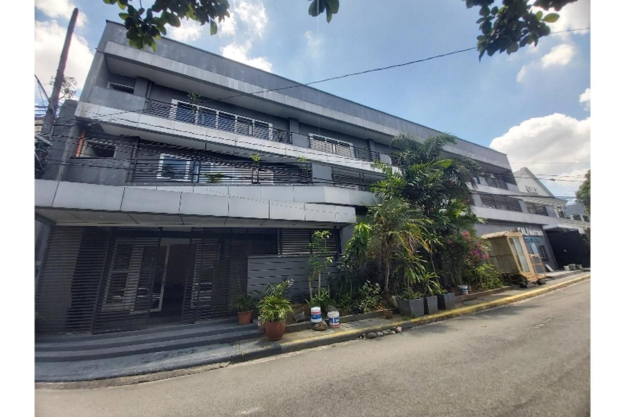 Nest Suites Quezon City Buitenkant foto
