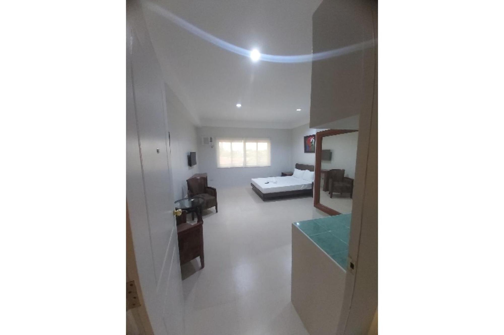 Nest Suites Quezon City Buitenkant foto