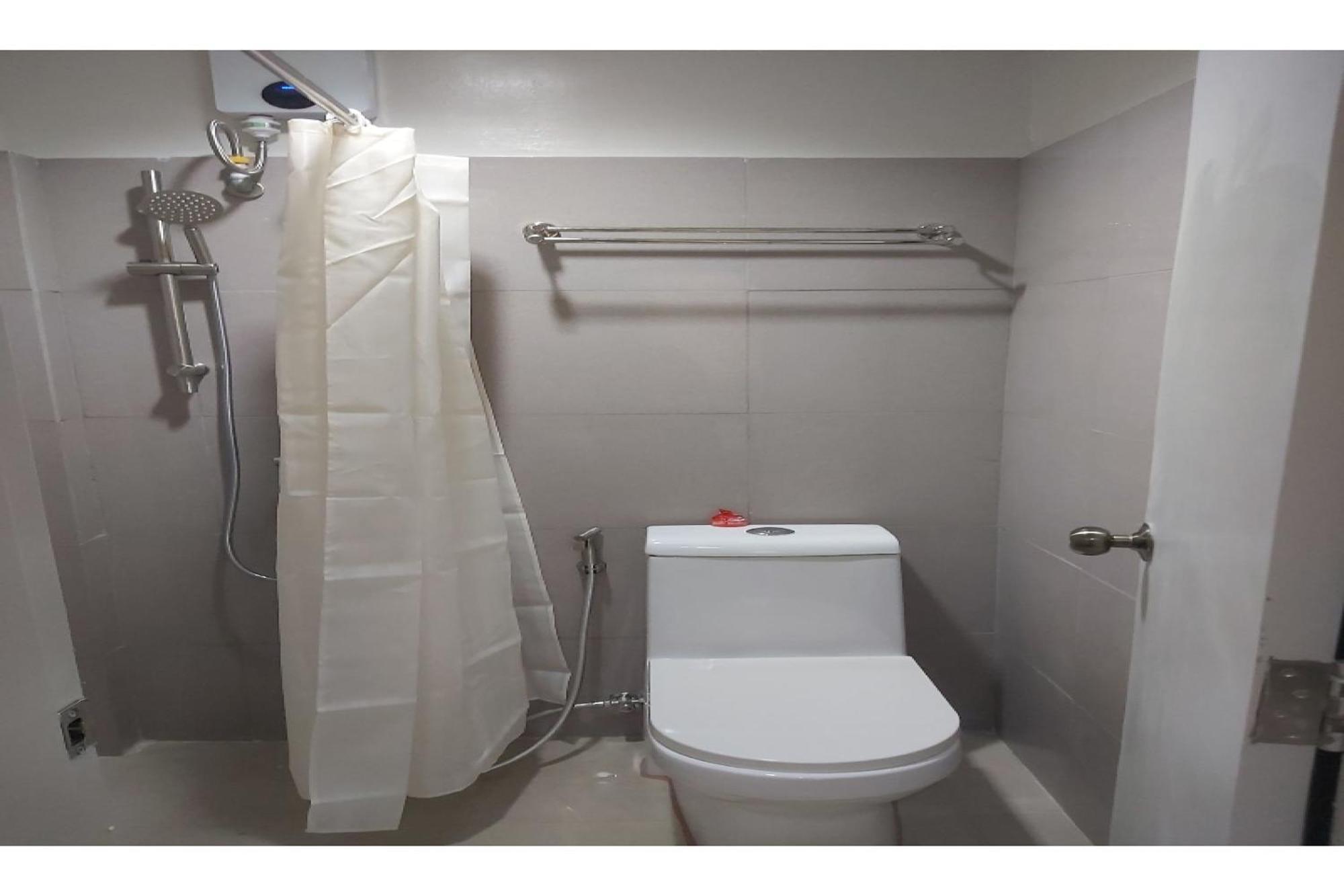 Nest Suites Quezon City Buitenkant foto