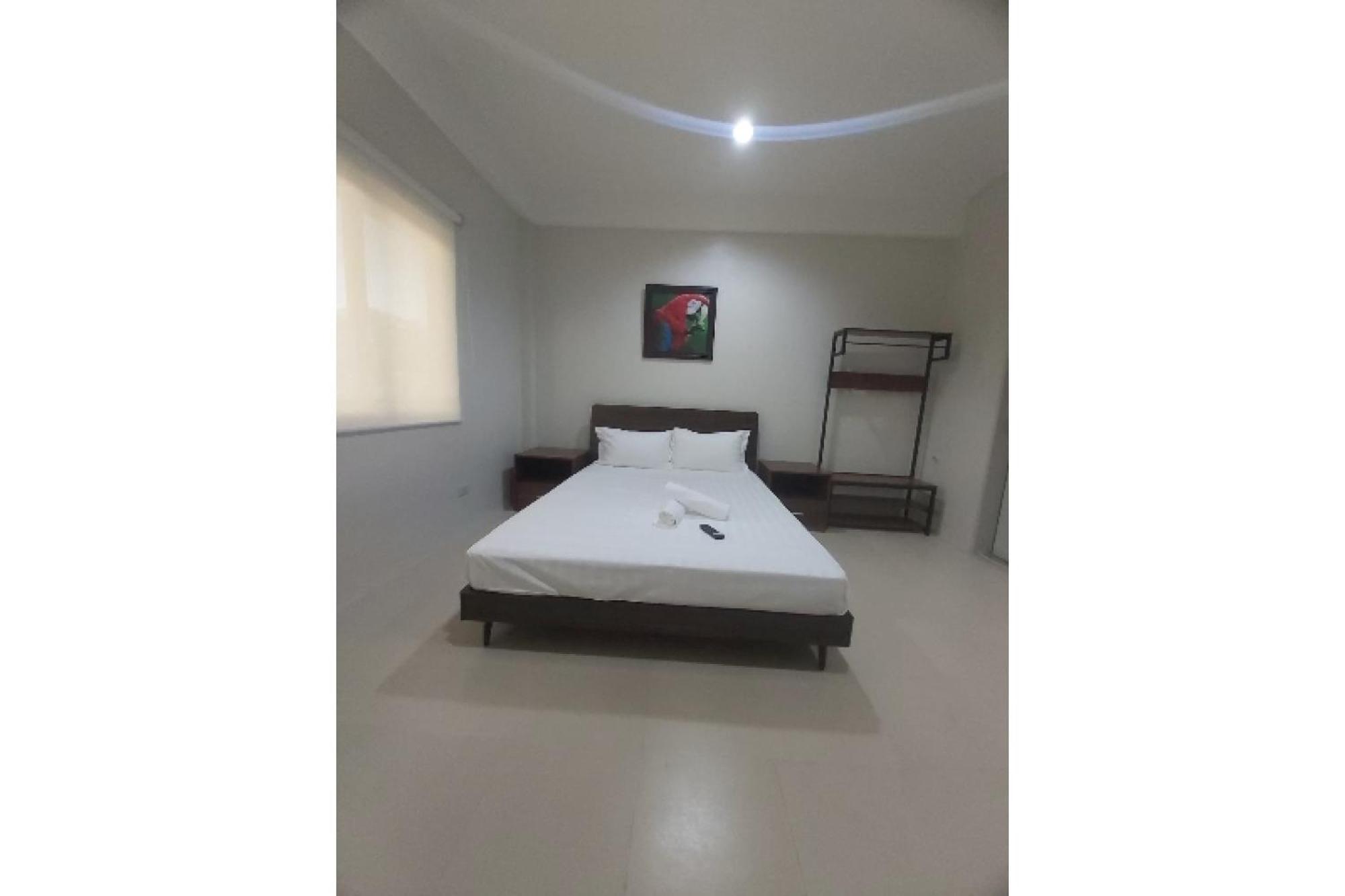 Nest Suites Quezon City Buitenkant foto